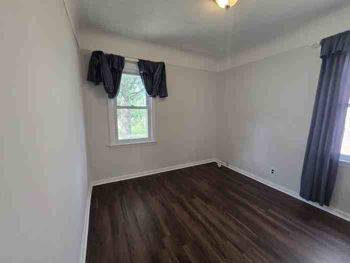 1037 Birchwood Dr - Photo 5 of 15