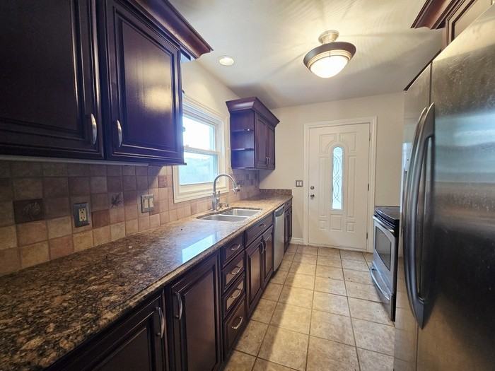 1037 Birchwood Dr - Photo 6 of 15