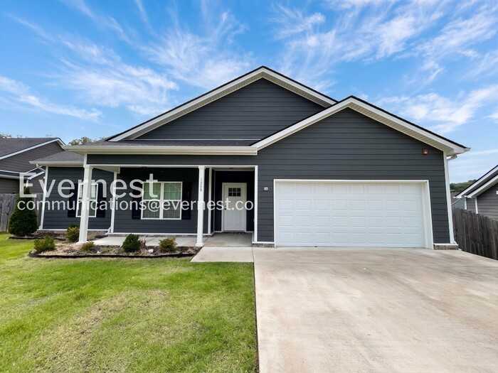 1206 Trestle Dr - Photo 2 of 25