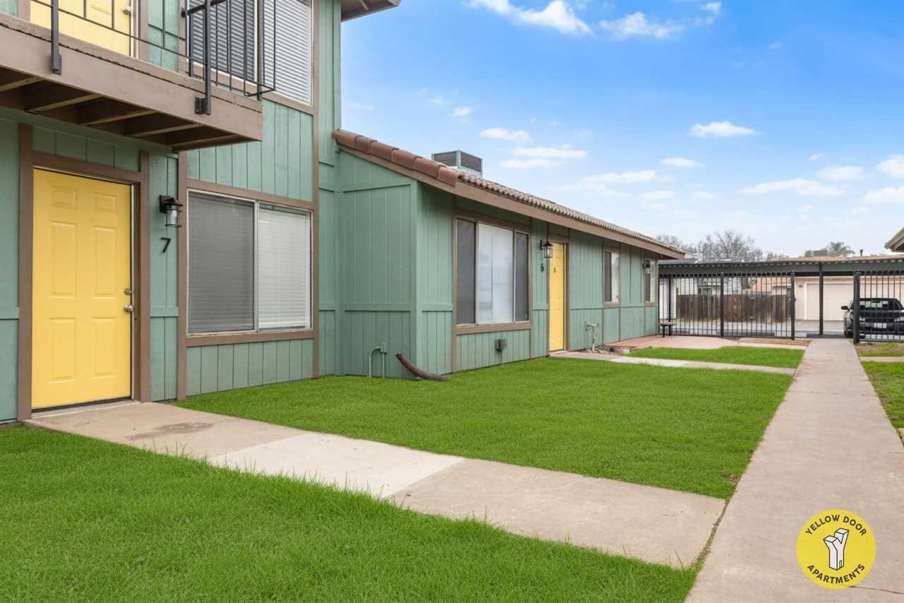 3112 Denver Ave #6 - Photo 3 of 19