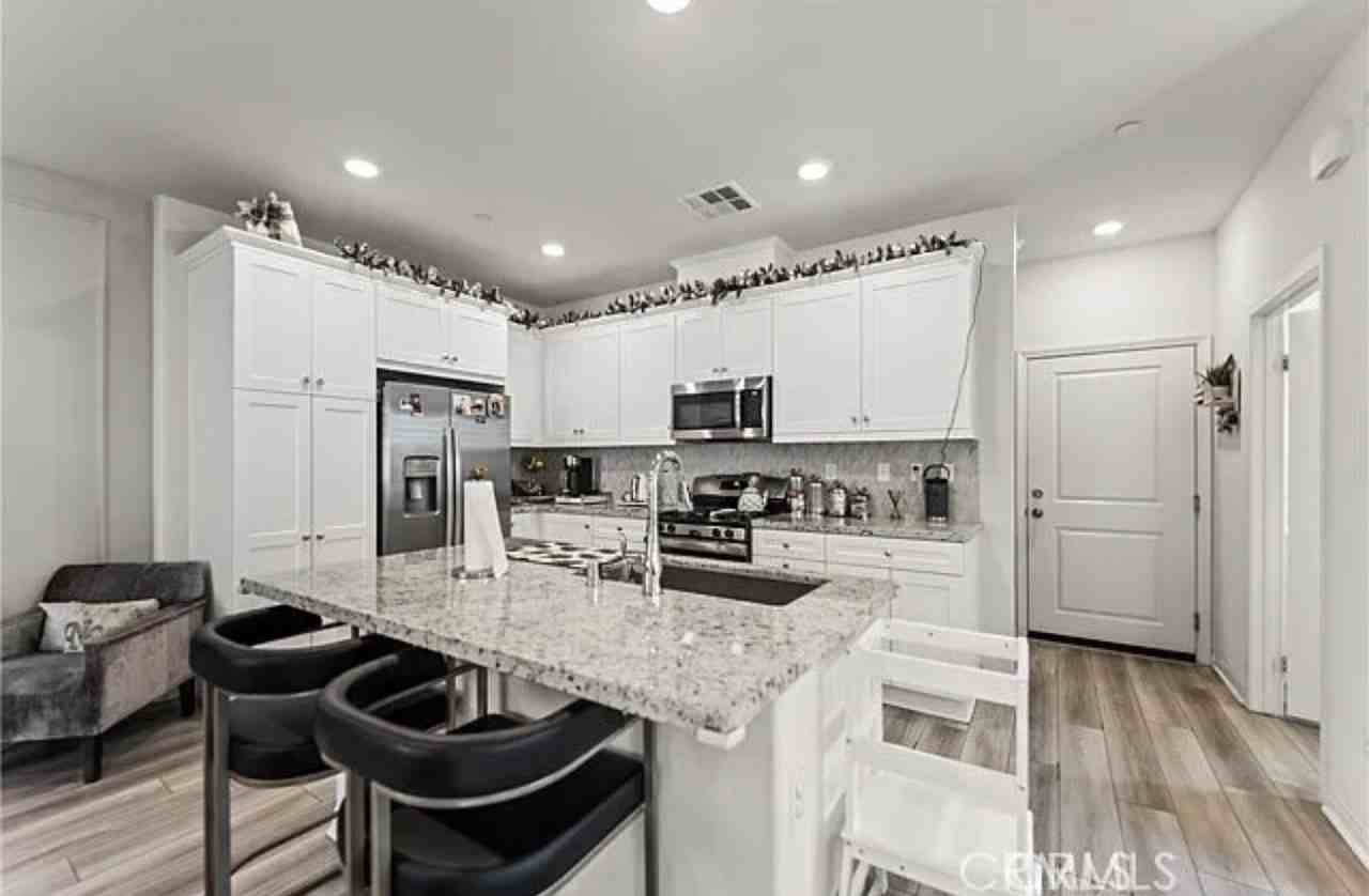 22719 Harmony Dr - Photo 6 of 23
