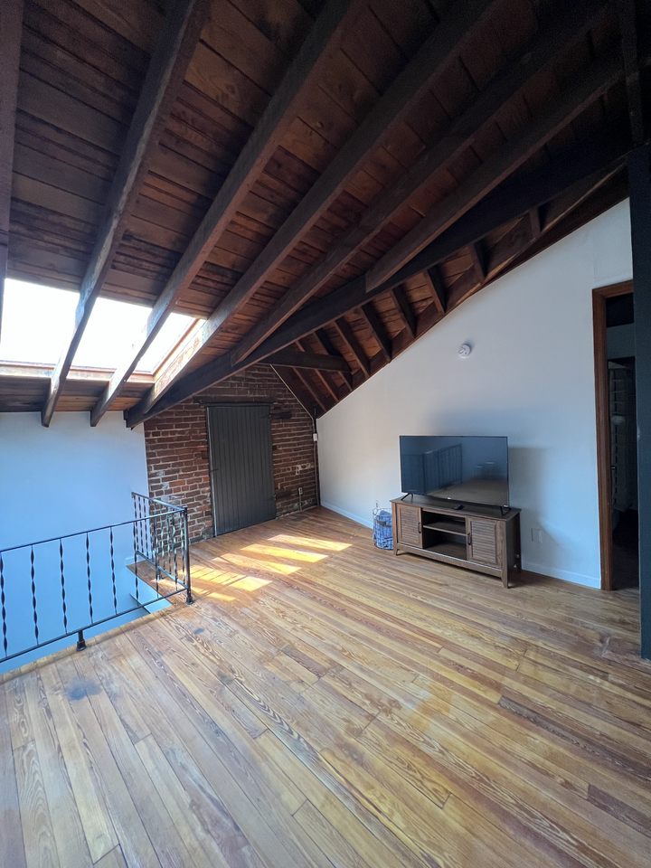 20 E 18th St #NA - Photo 6 of 12