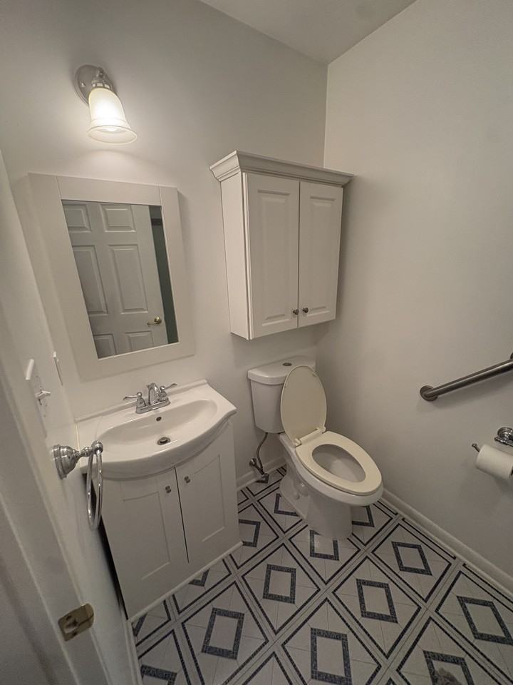19 E Chestnut St - Photo 4 of 7
