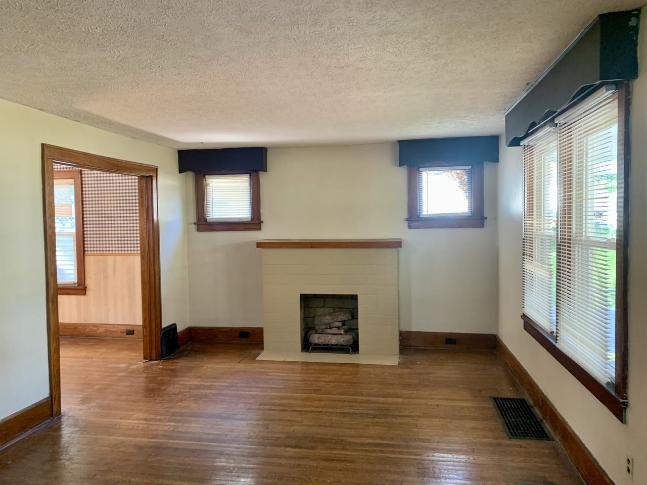 1525 Miami Ct Ne #NA - Photo 2 of 11
