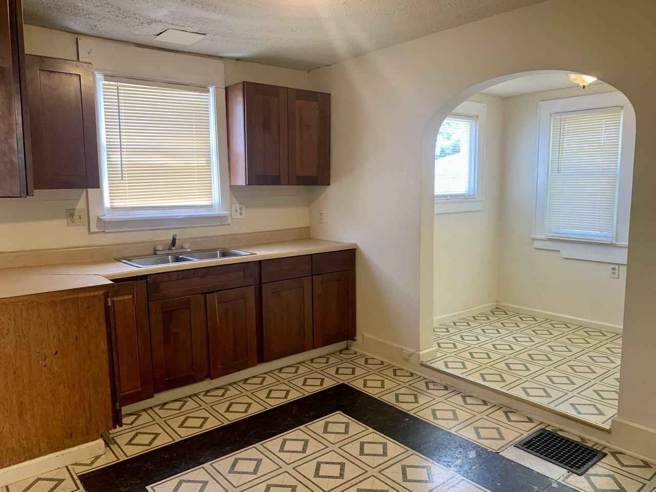 1525 Miami Ct Ne #NA - Photo 5 of 11