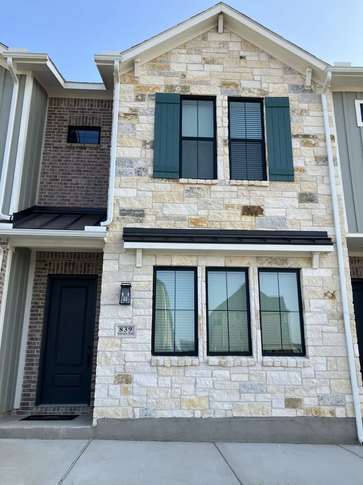 839 Pedernales Dr