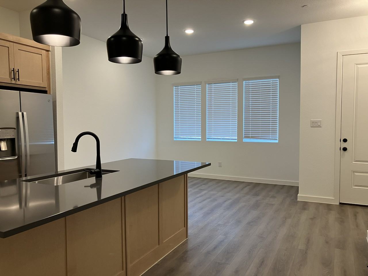 839 Pedernales Dr - Photo 4 of 16