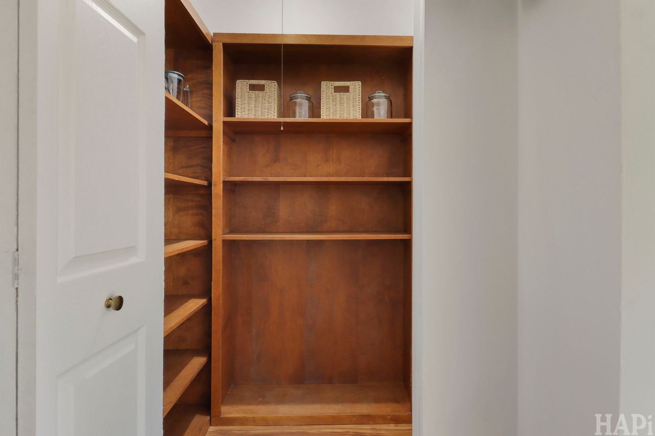 889 Belle Plaine Ave #889 - Photo 4 of 14