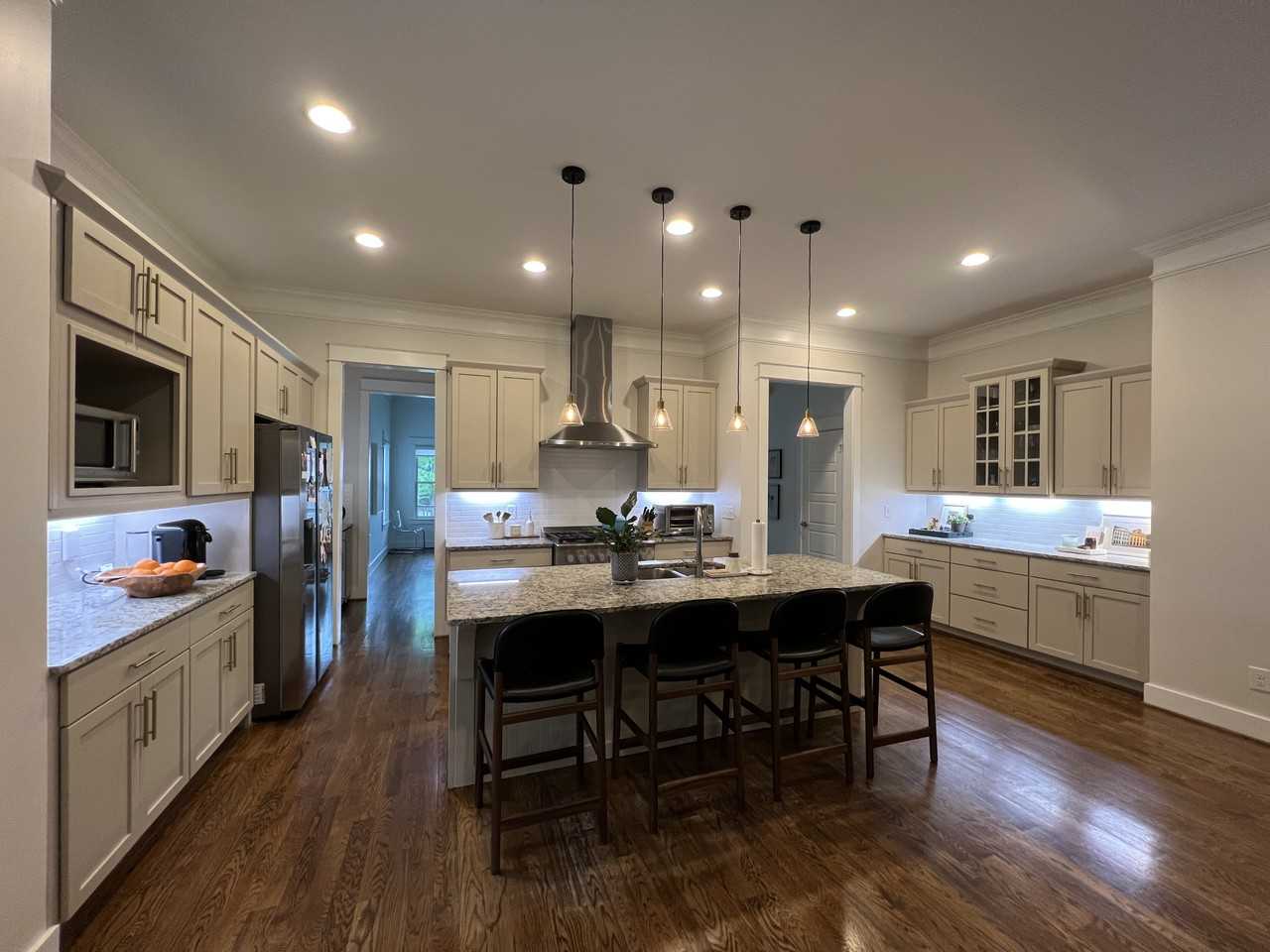 2526 Ashwood Ave #NA - Photo 2 of 13