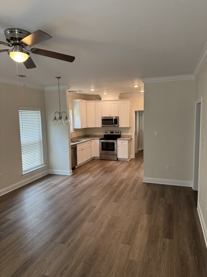 1318 Jasmine St #NA - Photo 3 of 14