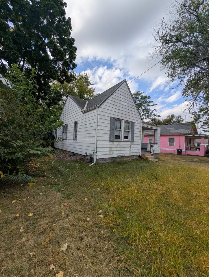 812 W Macqueen Ave #NA - Photo 2 of 14