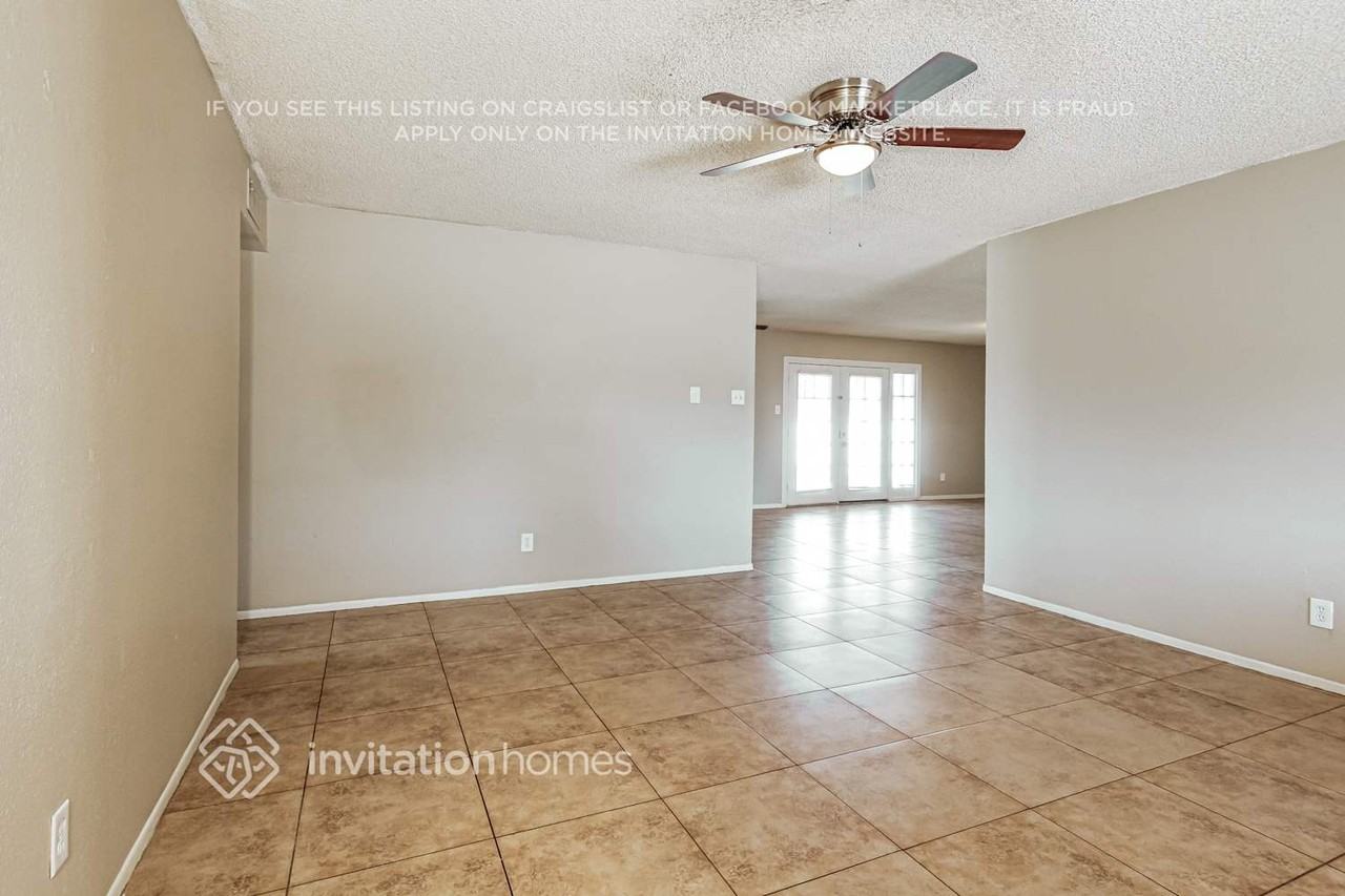 6731 W Denton Ln - Photo 3 of 17