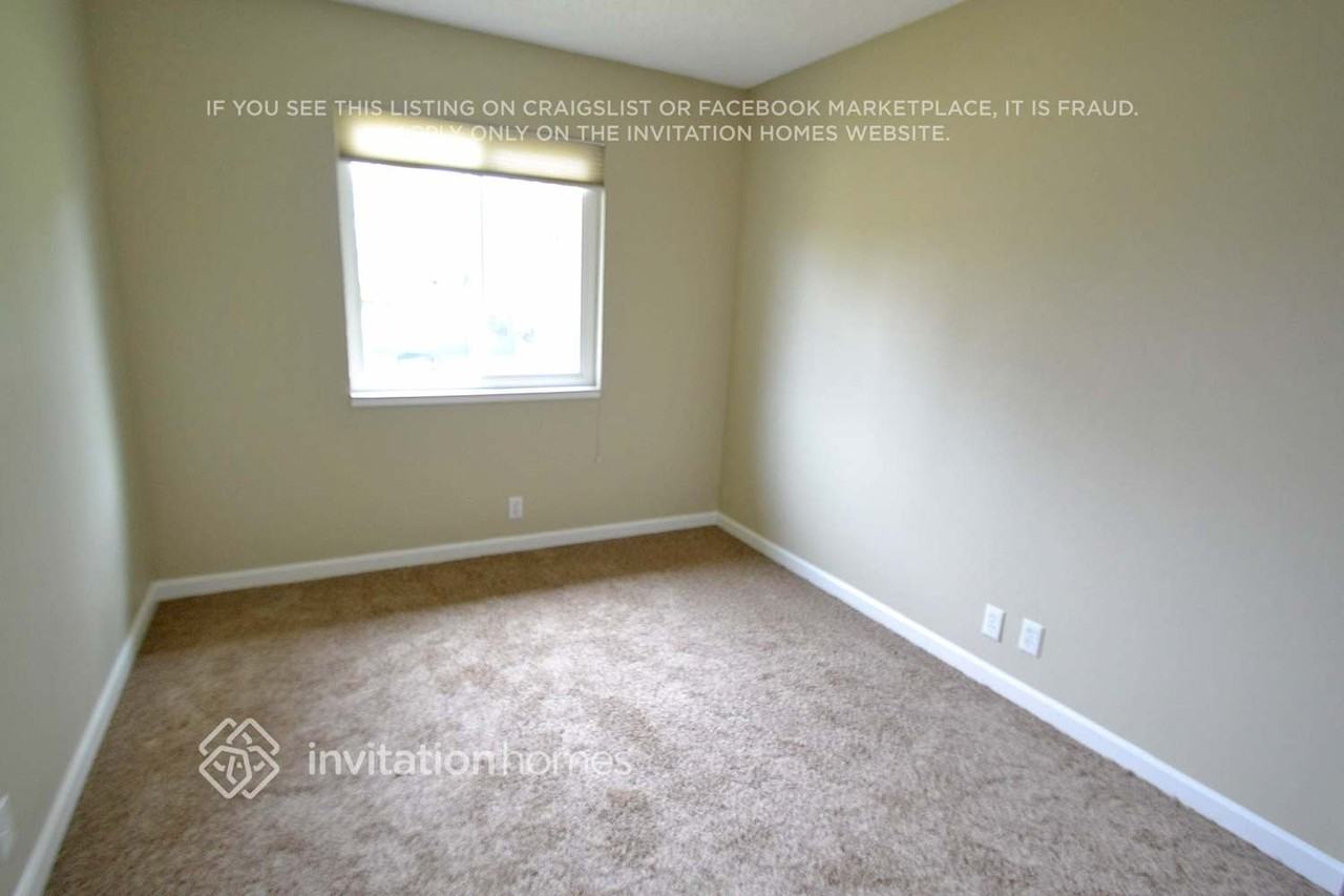 2432 El Rocco Way - Photo 4 of 9