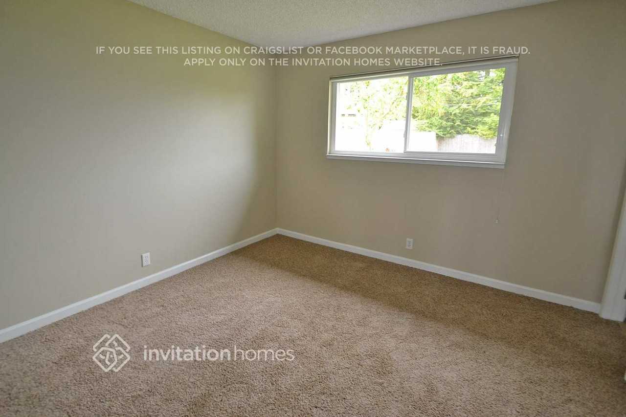 2432 El Rocco Way - Photo 5 of 9