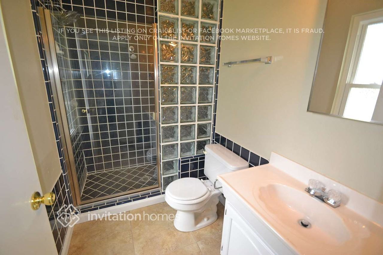 2432 El Rocco Way - Photo 6 of 9