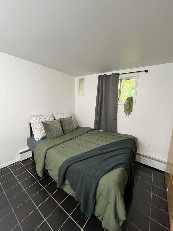 1517 Comox Street #6 - Photo 3 of 8