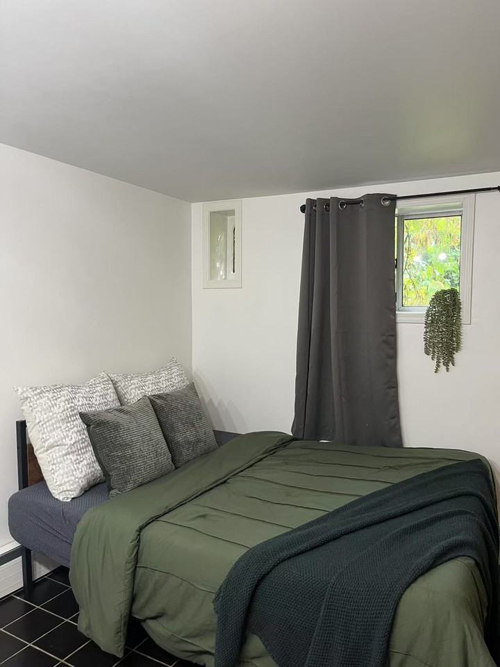 1517 Comox Street #6 - Photo 7 of 8