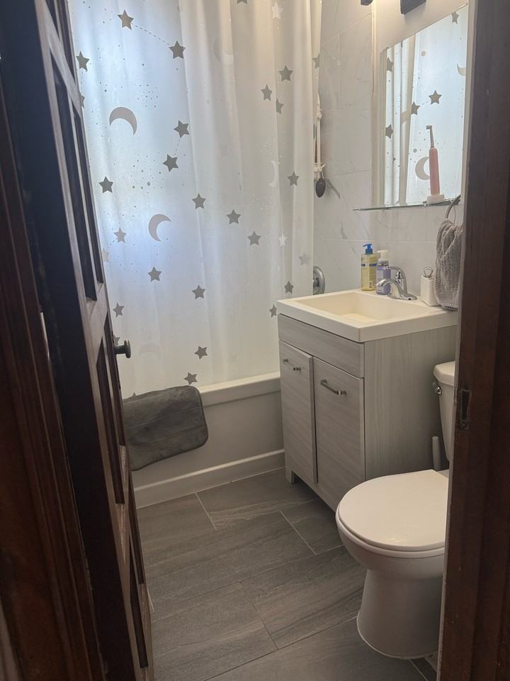 5821 Ch De La Côte-Saint-Luc — photo 1