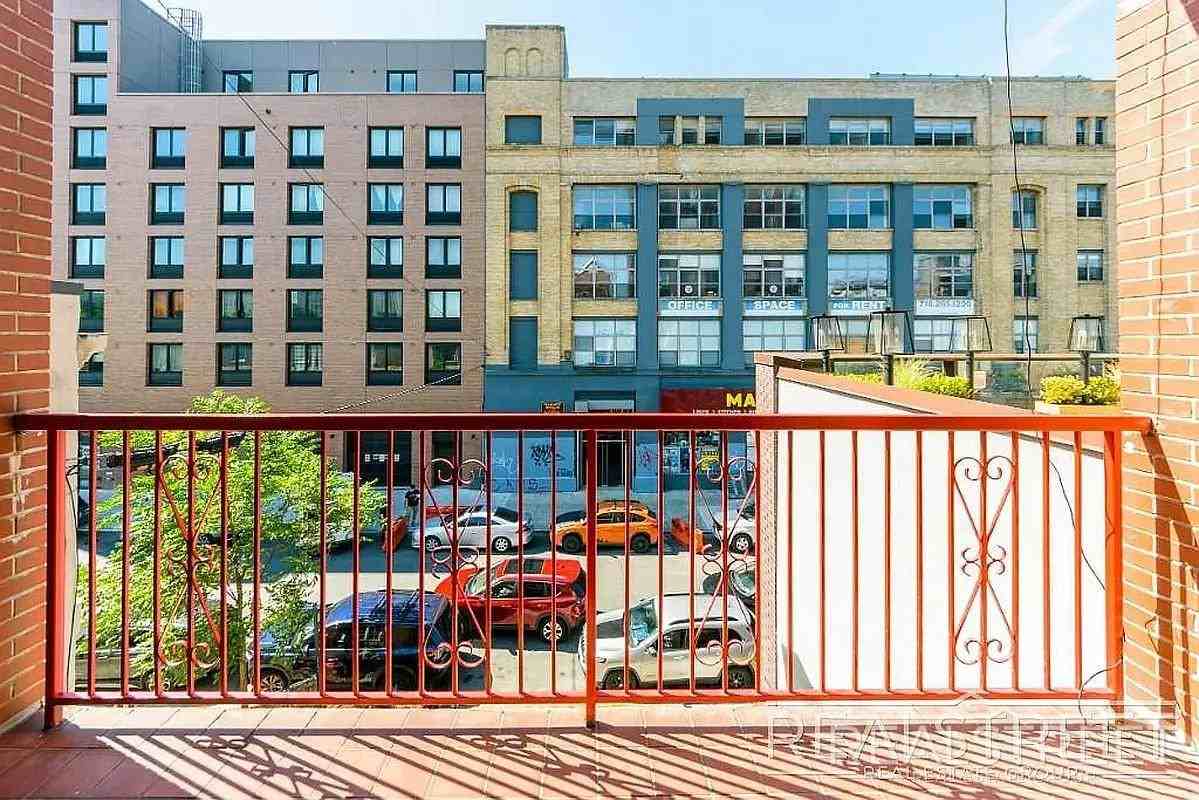 39 Debevoise St #3F - Photo 2 of 7