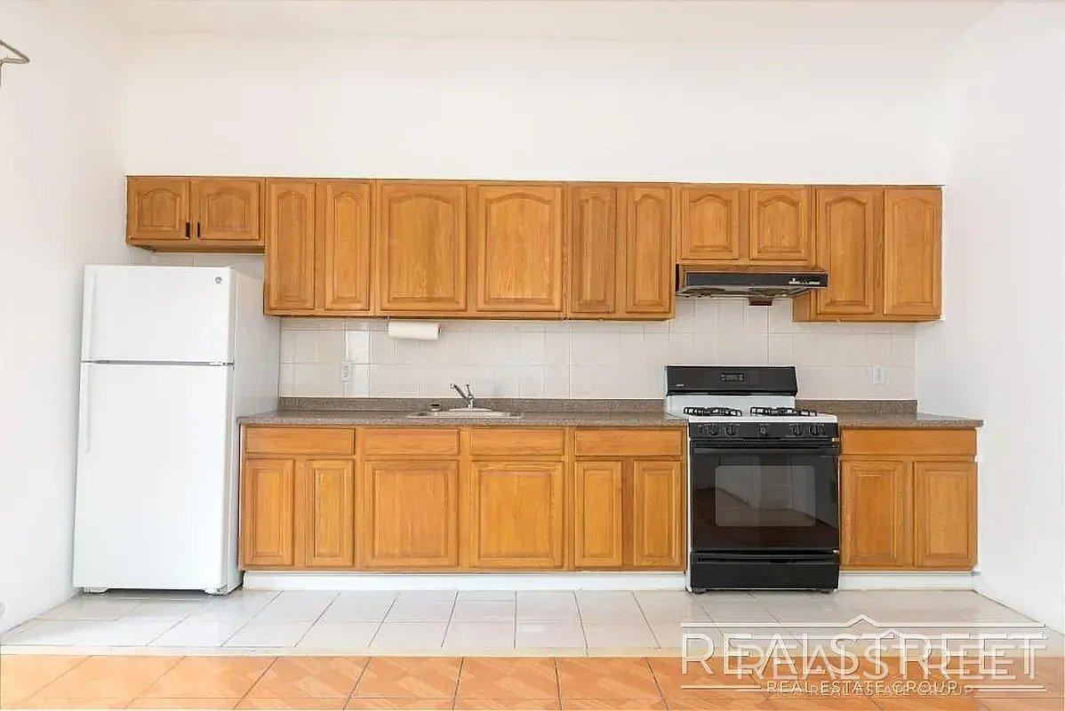39 Debevoise St #3F - Photo 3 of 7