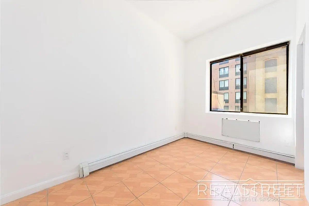39 Debevoise St #3F - Photo 4 of 7