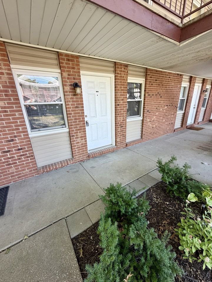 426 S Bosse Ave #426 - Photo 3 of 15