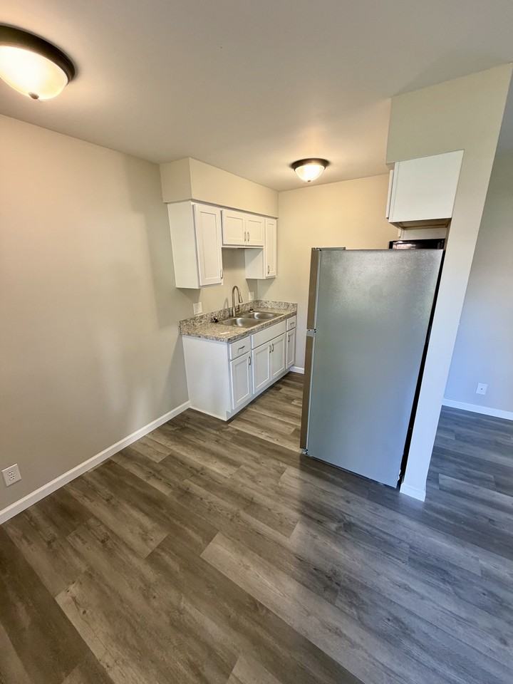 426 S Bosse Ave #426 - Photo 4 of 15