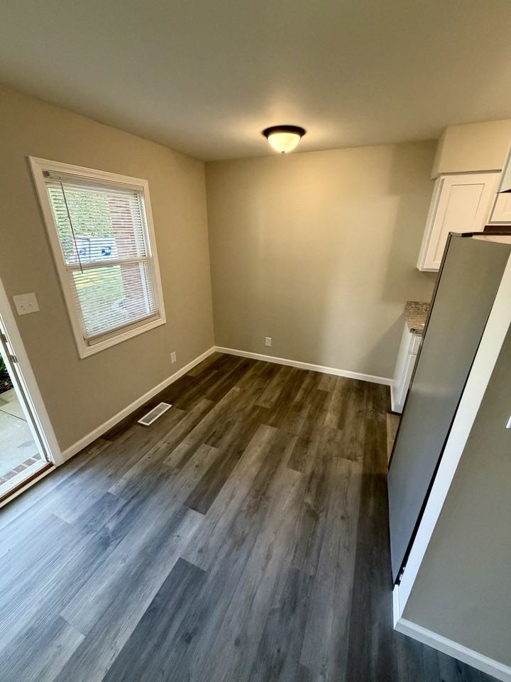426 S Bosse Ave #426 - Photo 7 of 15