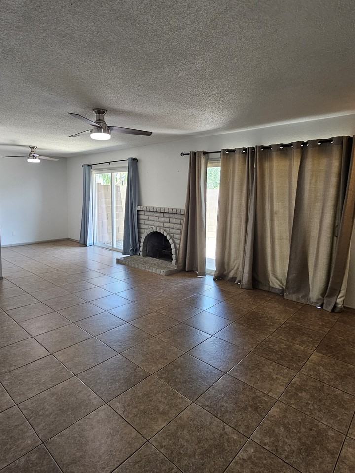 1622 W Village Way #1 - Photo 3 of 11