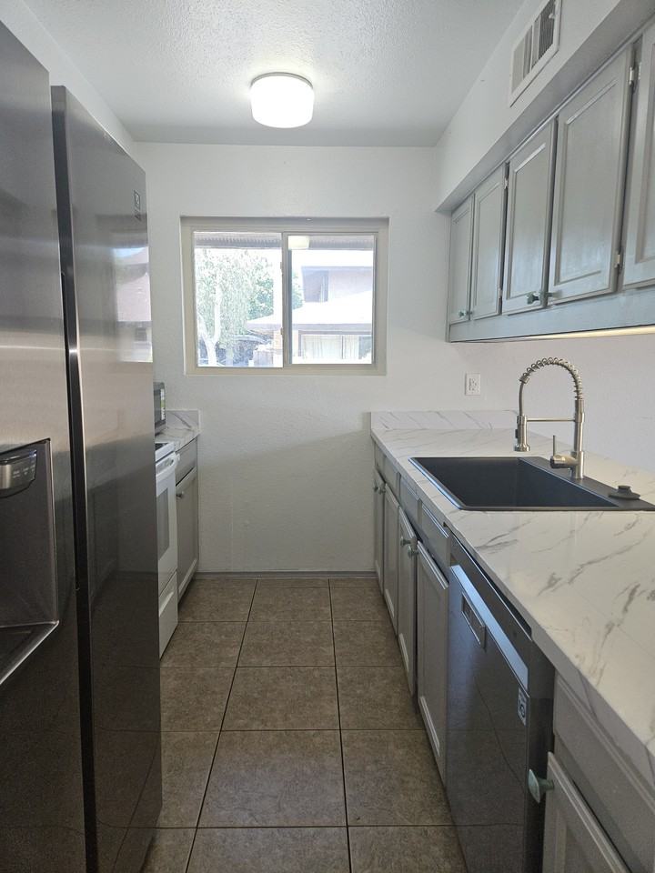 1622 W Village Way #1 - Photo 4 of 11