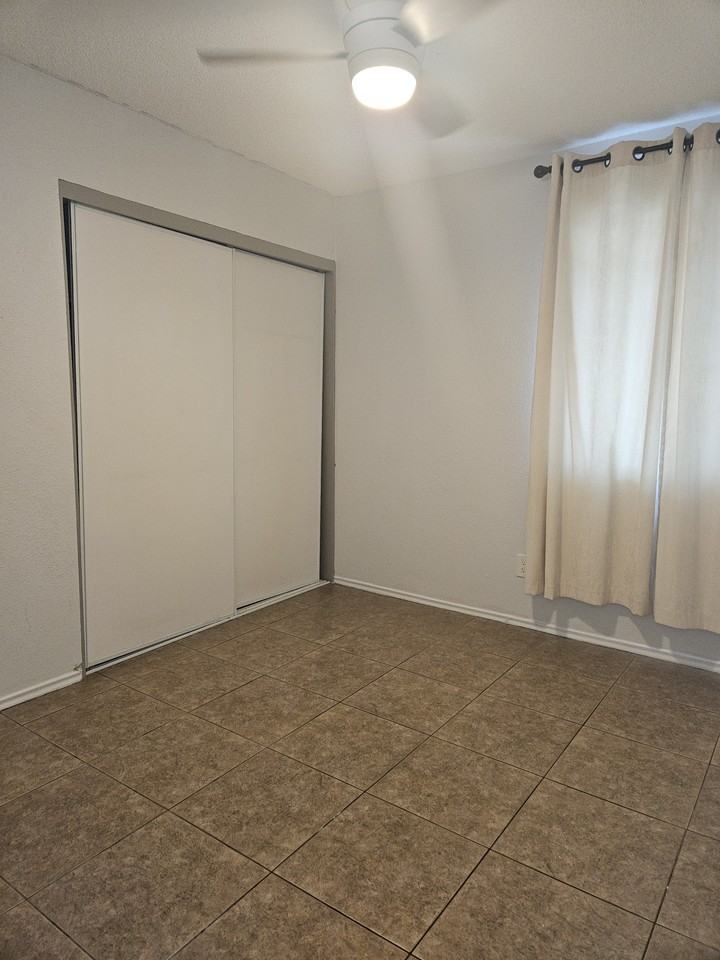 1622 W Village Way #1 - Photo 7 of 11