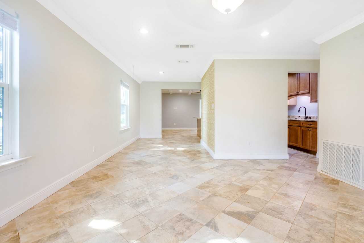 308 Hollywood Blvd Se #1 - Photo 7 of 48