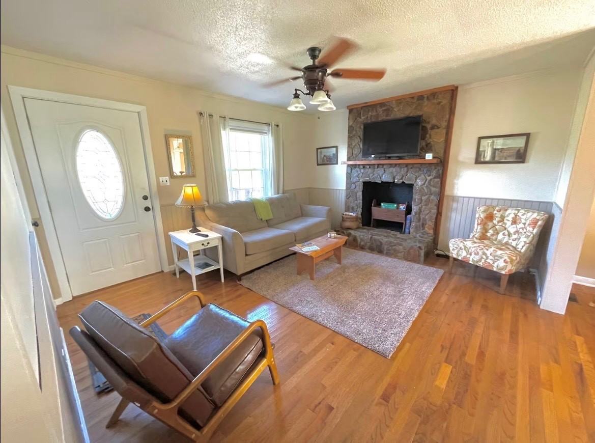 420 Sunset Dr #1 - Photo 3 of 13