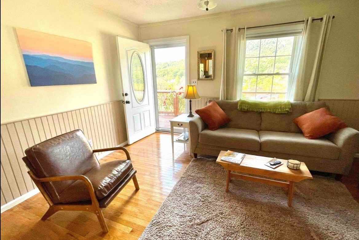 420 Sunset Dr #1 - Photo 4 of 13