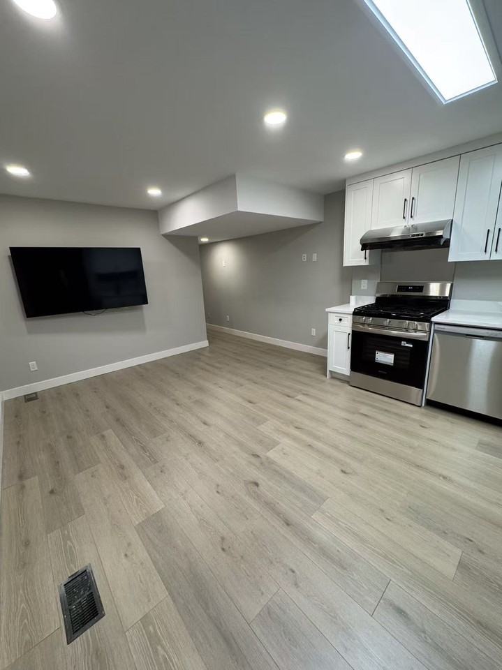 1348 Camwell Dr - Photo 2 of 7