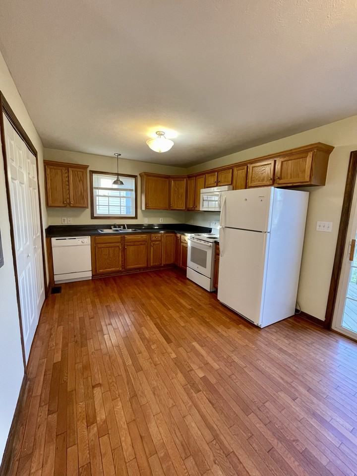 2528 Old Forest Rd #A - Photo 7 of 29