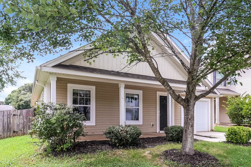 1005 Joselynn Dr - Photo 3 of 16