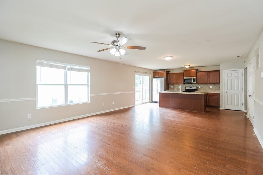 1005 Joselynn Dr - Photo 4 of 16