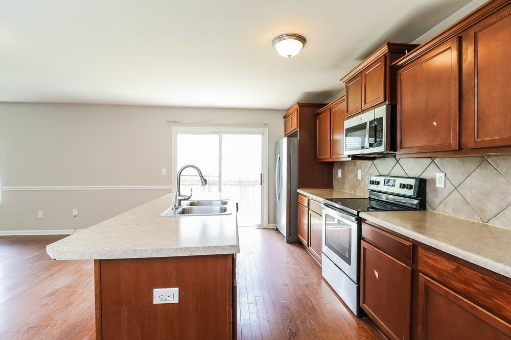 1005 Joselynn Dr - Photo 7 of 16