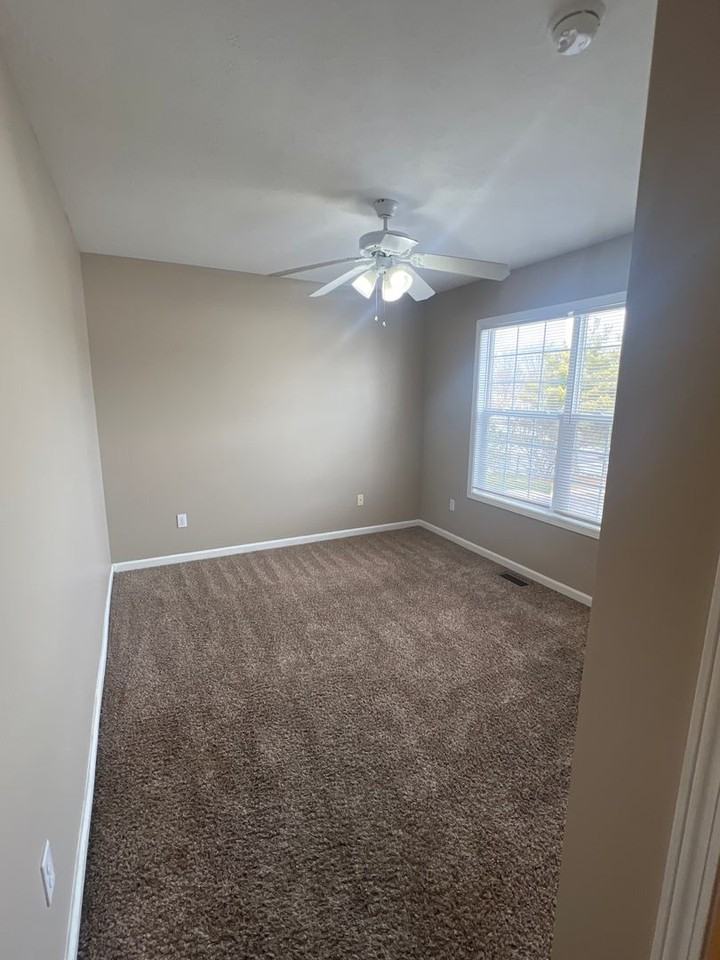 1426 N Kinser Pike Apt F6 - Photo 2 of 3
