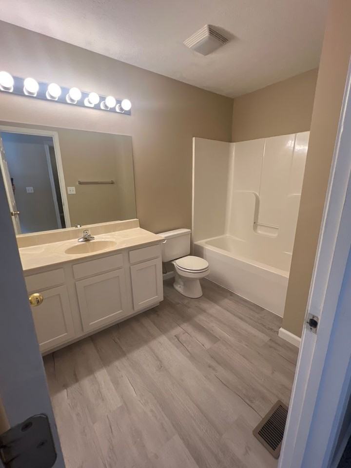 1426 N Kinser Pike Apt F6 - Photo 3 of 3