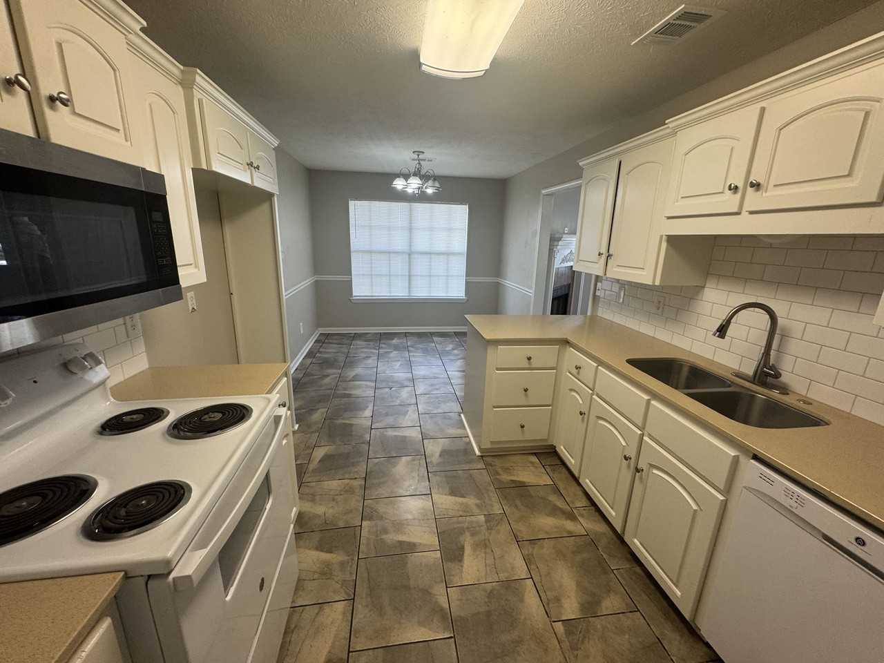17 Hillside Cv #1 - Photo 5 of 21