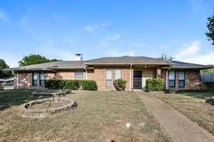 featured image of 806 Cherlynne Dr