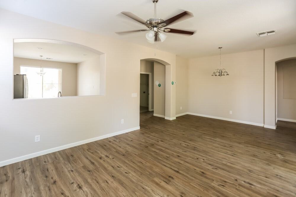 10314 W Pioneer St - Photo 5 of 16