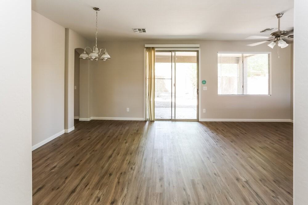 10314 W Pioneer St - Photo 6 of 16