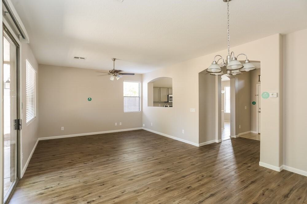 10314 W Pioneer St - Photo 7 of 16
