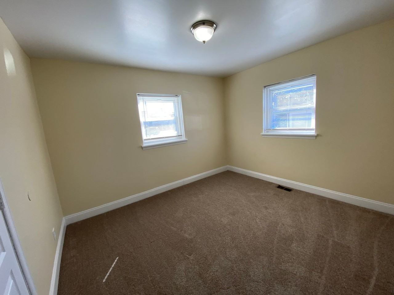 Riverfront Park Apartments - Photo 6 of 16