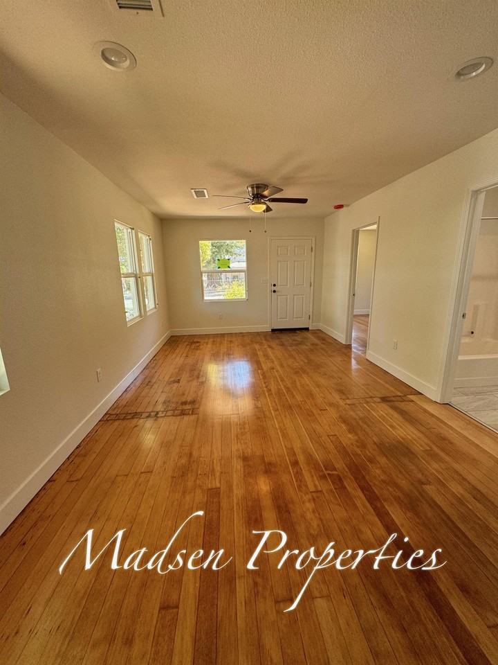 2718 Brown Ave #1 - Photo 3 of 20