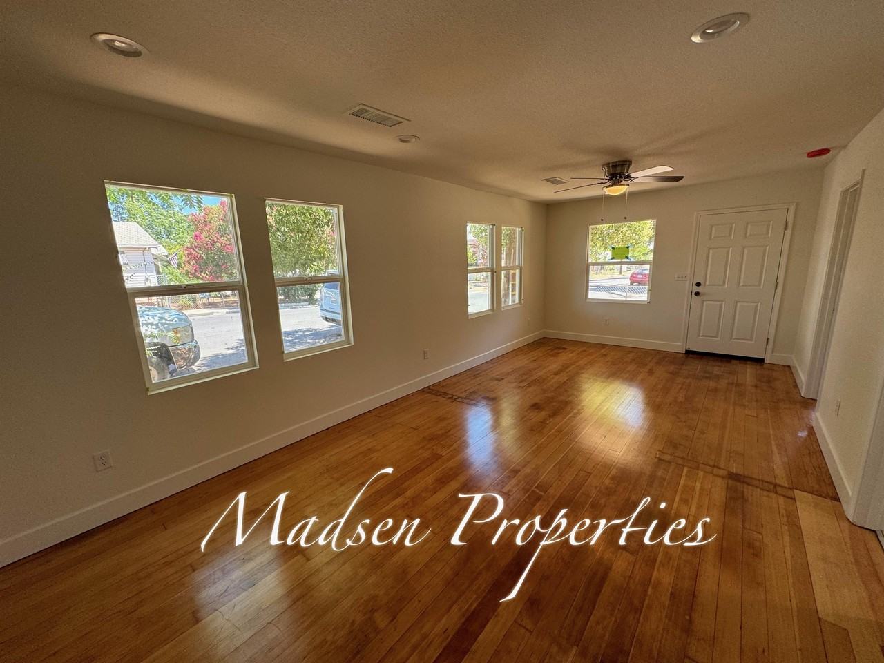 2718 Brown Ave #1 - Photo 4 of 20