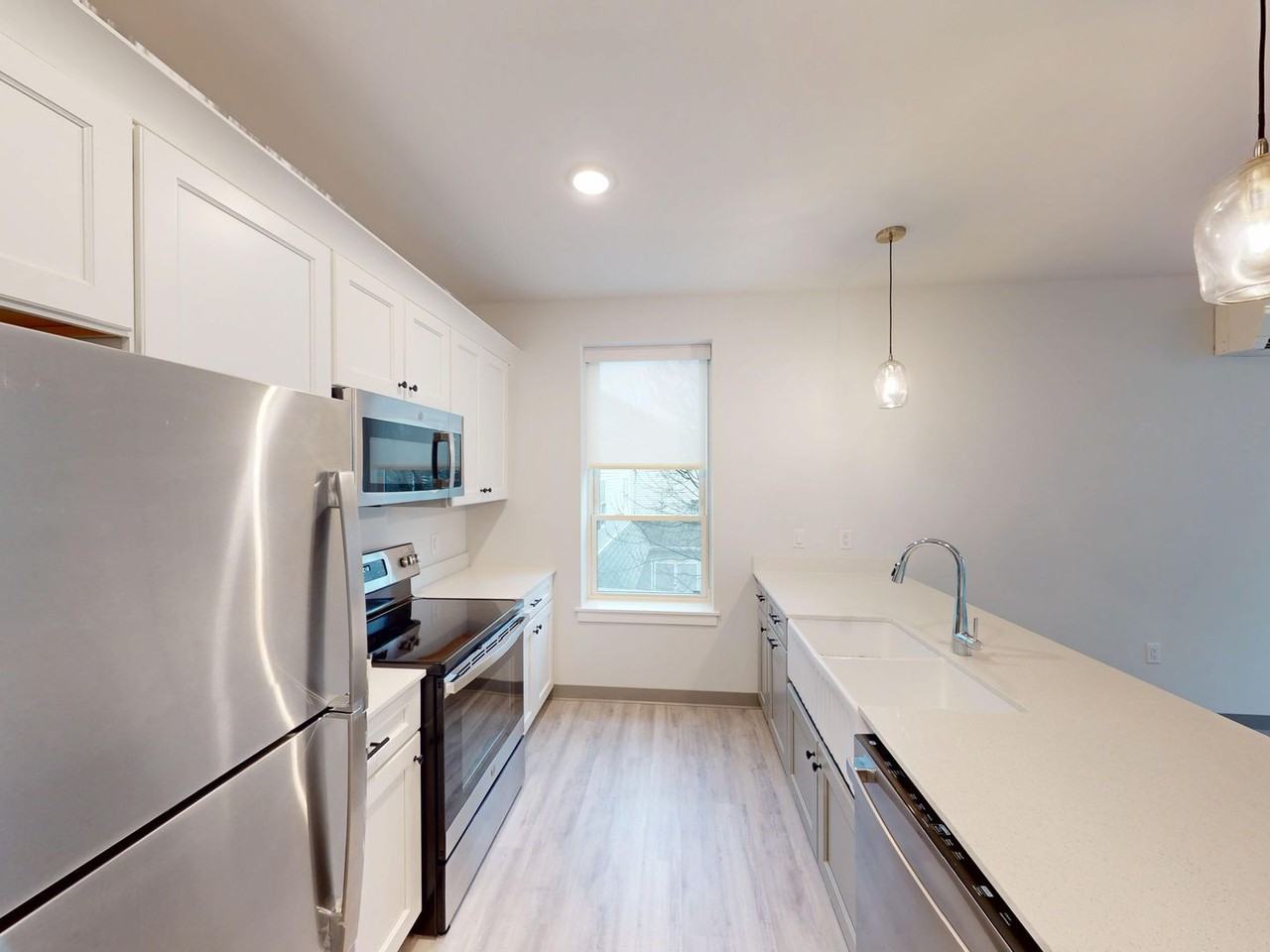Luxury Studio & 1 - Photo 6 of 42